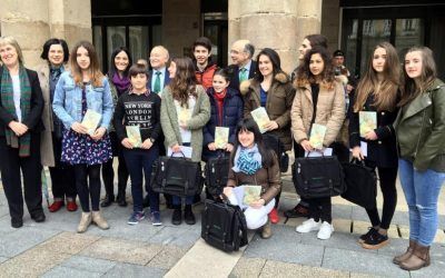 ELENE ETXANIZ URIBE GANADORA PREMIOS AZKUE LITERATURA