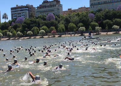 Jonatan natación triatlon sevilla
